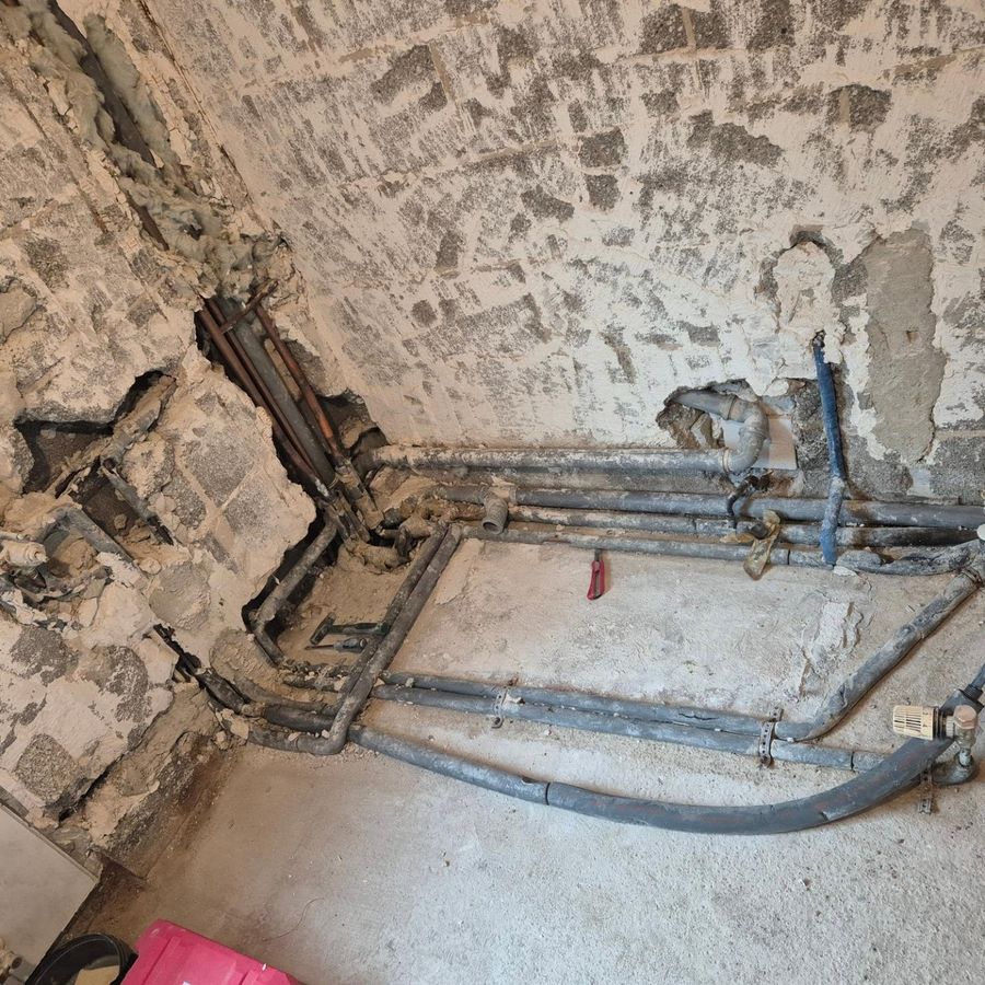 Von der Entkernung zur Walk-in-Dusche – Entkernung und Aufbau